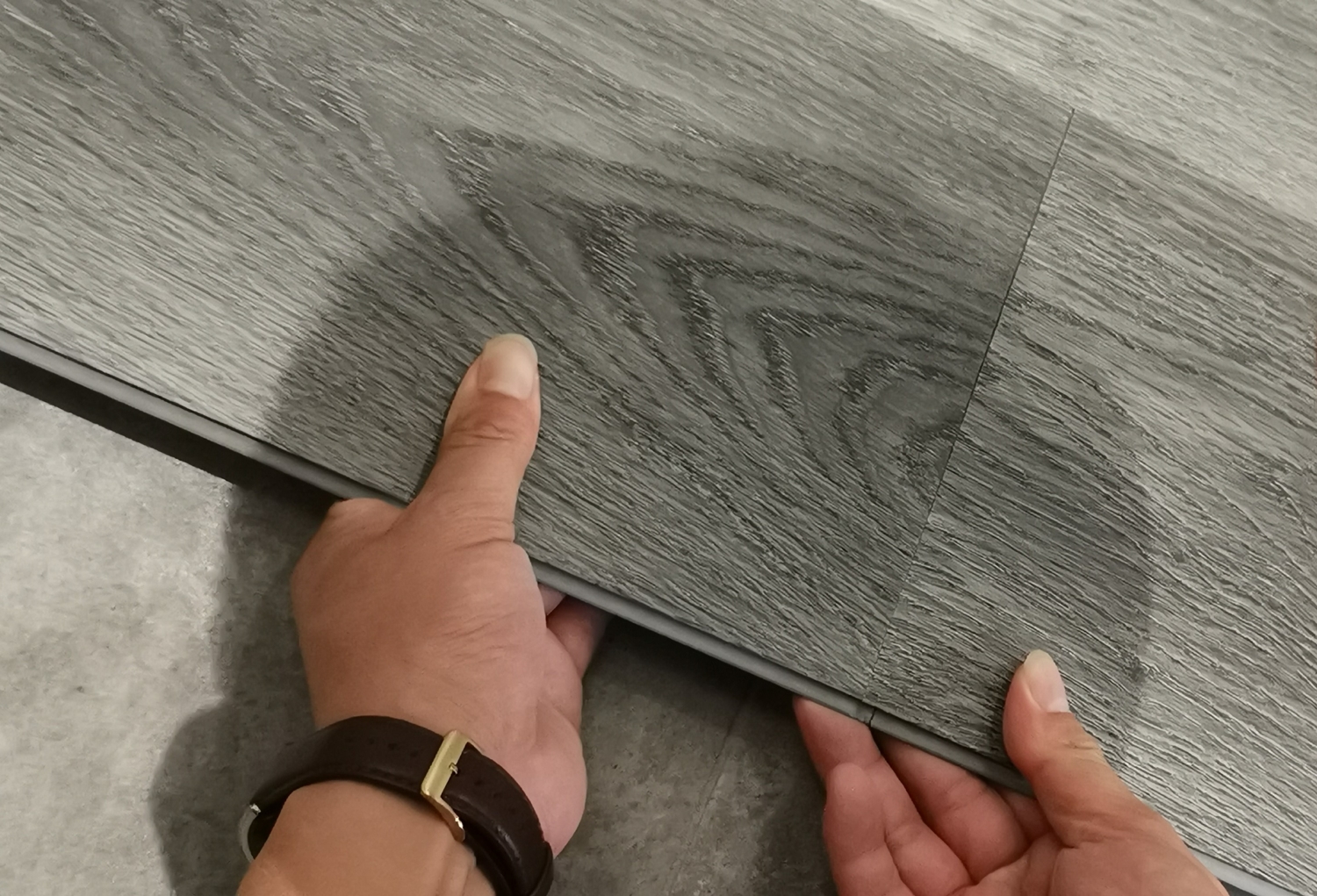 Cómo instalar los pisos LVT y SPC Cocorosa Surfaces Co., Ltd.