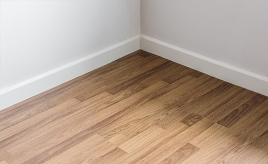 ¿Por qué el bulto del piso de vinilo?